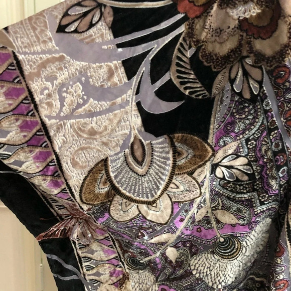 NWT Chicos Velvet Ruana Floral Butterfly Wrap New - Picture 8 of 14